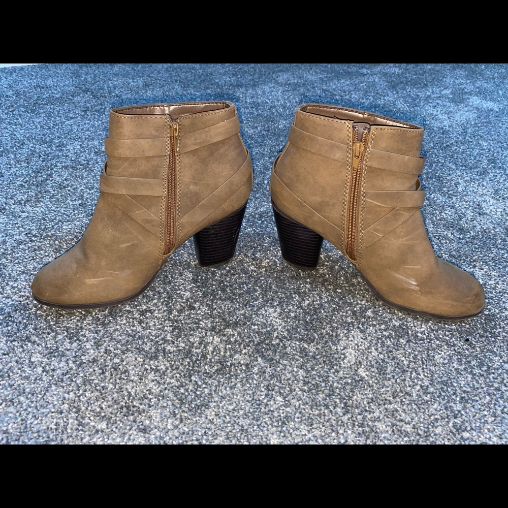 Size 8 Women’s booties